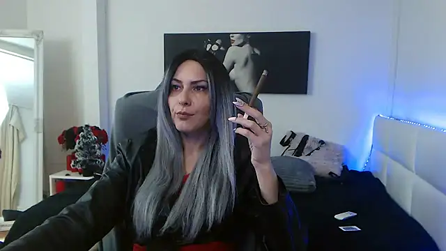 EvelynQueenn online show from 9, 1, 2025