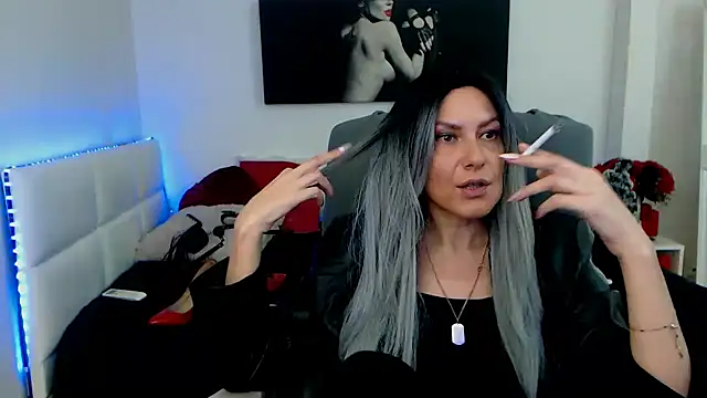 EvelynQueenn online show from 11, 1, 2025