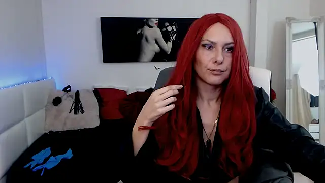 EvelynQueenn online show from 13, 1, 2025