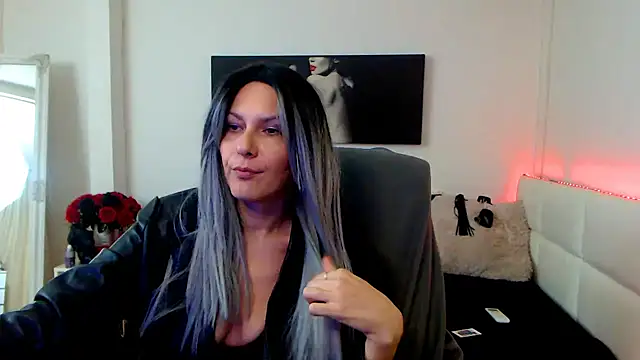 EvelynQueenn online show from 20, 1, 2025