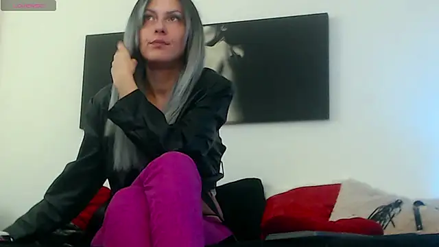 EvelynQueenn online show from 28, 1, 2025
