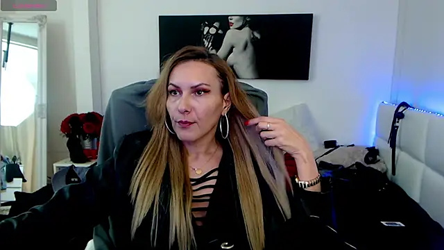 EvelynQueenn online show from 3, 2, 2025