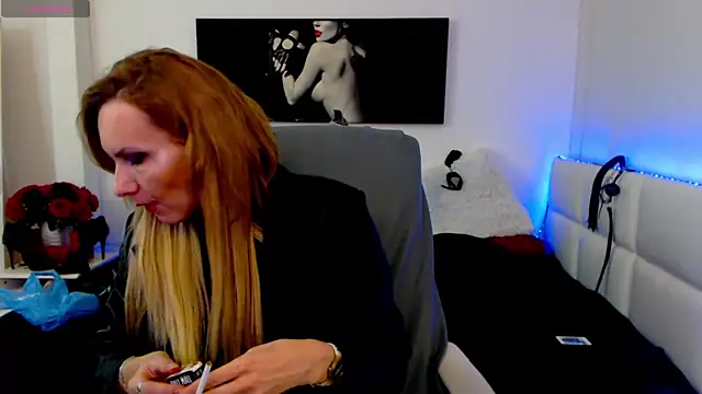 EvelynQueenn online show from 13, 2, 2025