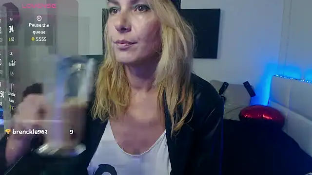 EvelynQueenn online show from 28, 9, 2025