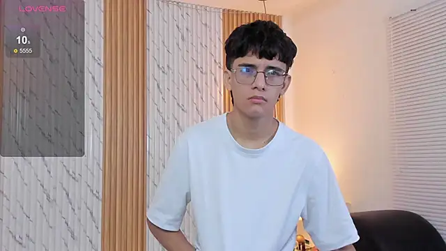 Snapshot of billie_jr chatting on 31, 10, 2025 billie jr online show from 31, 10, 2025