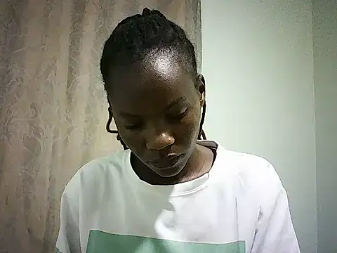 Snapshot of Pierra77 chatting on 6, 11, 2025 Pierra77 online show from 6, 11, 2025