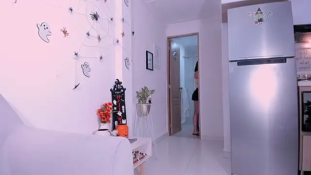 DannaHyde online show from 17, 10, 2025