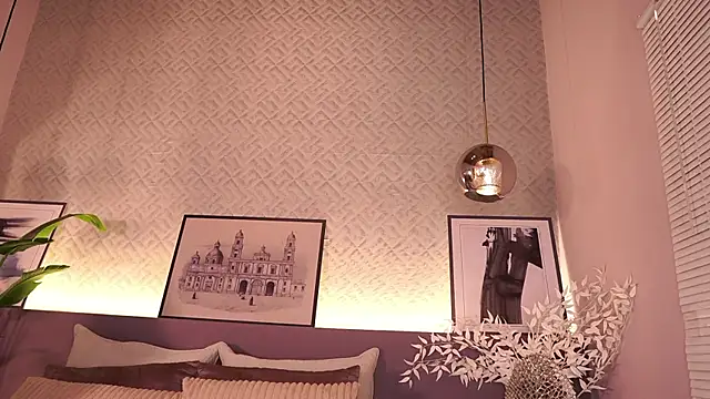 Snapshot of IzzyWild chatting on 8, 2, 2026 IzzyWild online show from 8, 2, 2026