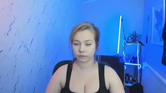 holly xglam online show from 13, 10, 2025