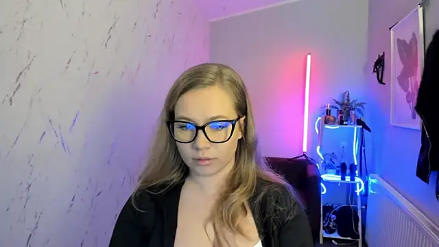 holly xglam online show from 5, 11, 2025