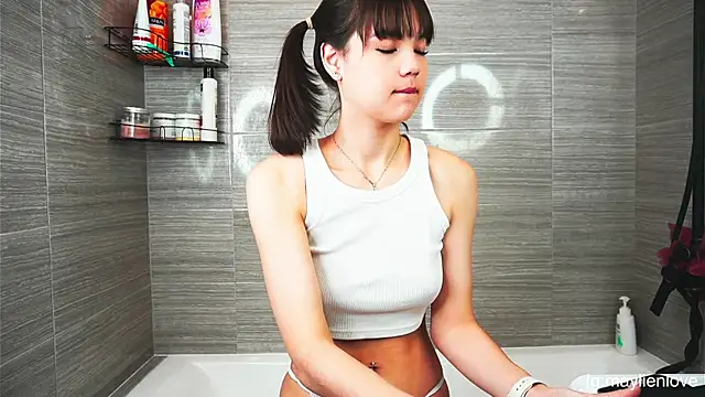 MaylienLove online show from 4, 10, 2025