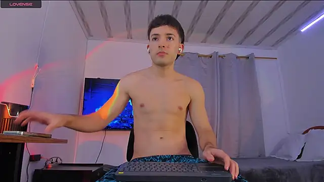 Snapshot of bower_and_colucci chatting on 3, 11, 2025 bower and colucci online show from 3, 11, 2025