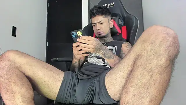 Snapshot of sergiio_mesa27 chatting on 8, 11, 2025 sergiio mesa27 online show from 8, 11, 2025