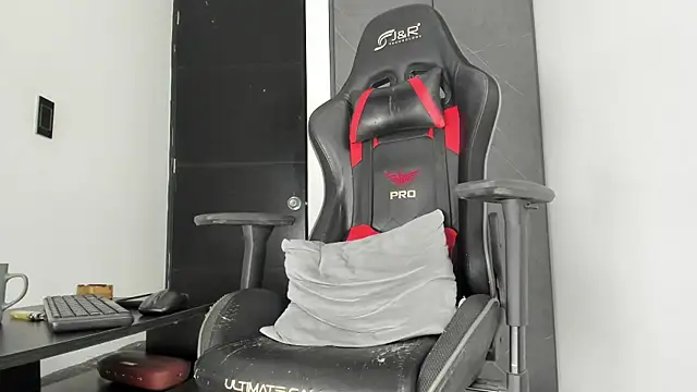 Snapshot of sergiio_mesa27 chatting on 10, 11, 2025 sergiio mesa27 online show from 10, 11, 2025