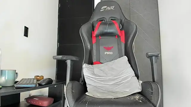 Snapshot of sergiio_mesa27 chatting on 11, 11, 2025 sergiio mesa27 online show from 11, 11, 2025