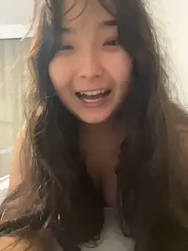 Snapshot of cutie_mio chatting on 16, 12, 2024 cutie mio online show from 16, 12, 2024