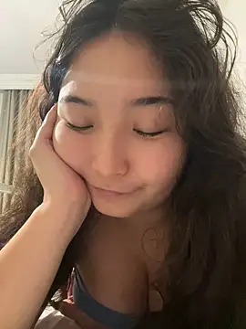 Snapshot of cutie_mio chatting on 15, 1, 2025 cutie mio online show from 15, 1, 2025