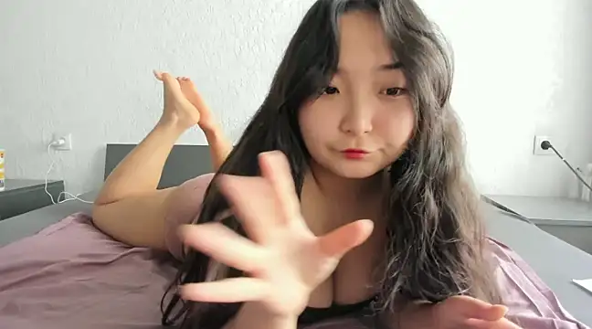 Snapshot of cutie_mio chatting on 12, 3, 2025 cutie mio online show from 12, 3, 2025