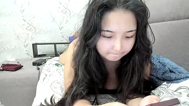 Snapshot of cutie_mio chatting on 10, 9, 2025 cutie mio online show from 10, 9, 2025