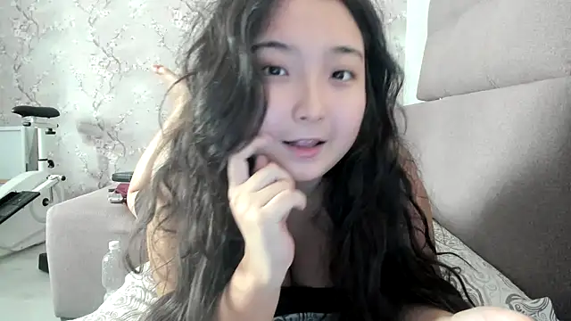 Snapshot of cutie_mio chatting on 12, 9, 2025 cutie mio online show from 12, 9, 2025