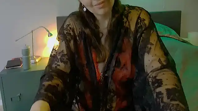Snapshot of Ella_Next_Door chatting on 6, 1, 2025 Ella Next Door online show from 6, 1, 2025