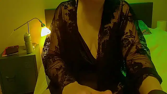 Snapshot of Ella_Next_Door chatting on 27, 1, 2025 Ella Next Door online show from 27, 1, 2025