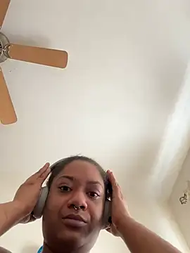 Snapshot of LunaWolfie143 chatting on 8, 3, 2025 LunaWolfie143 online show from 8, 3, 2025