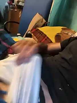 Snapshot of Tiulu157021 chatting on 17, 12, 2025 Tiulu157021 online show from 17, 12, 2025