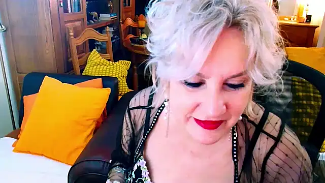 Snapshot of GattonaBiondona chatting on 5, 11, 2025 GattonaBiondona online show from 5, 11, 2025