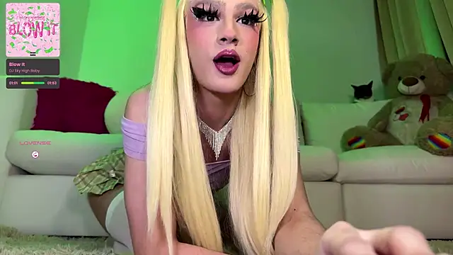 Snapshot of AlisonSharon chatting on 12, 11, 2025 AlisonSharon online show from 12, 11, 2025