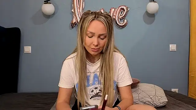 Snapshot of AnnaMaee chatting on 28, 2, 2025 AnnaMaee online show from 28, 2, 2025