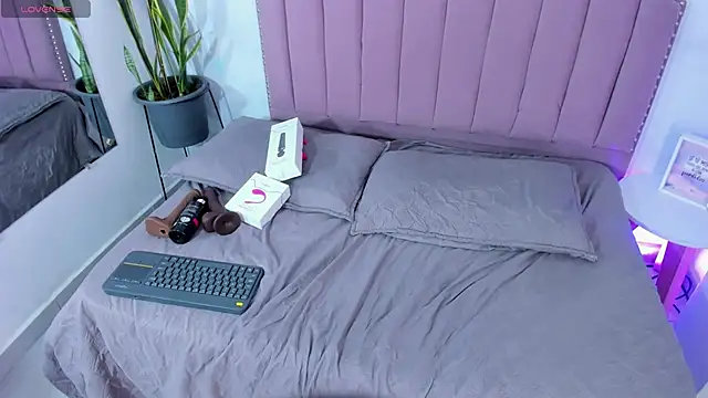 angeline blake  online show from 21, 1, 2025