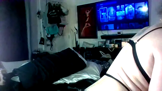 EverlynnCynn20 online show from 13, 2, 2026