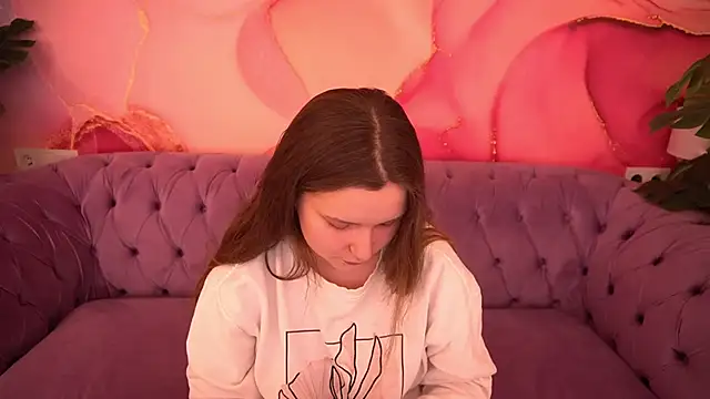 MagicPeachh  online show from 28, 11, 2025