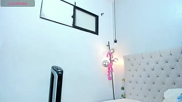 Victoria Coleman online show from 17, 10, 2025