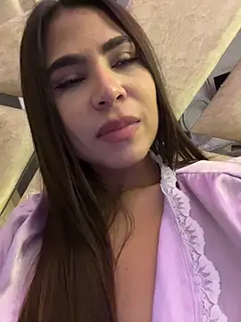 HaileyBaldwin online show from 30, 12, 2024