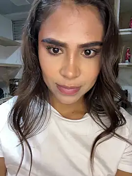 HaileyBaldwin online show from 25, 1, 2025