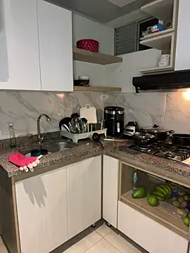 HaileyBaldwin online show from 31, 1, 2025