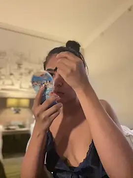 HaileyBaldwin online show from 6, 3, 2025