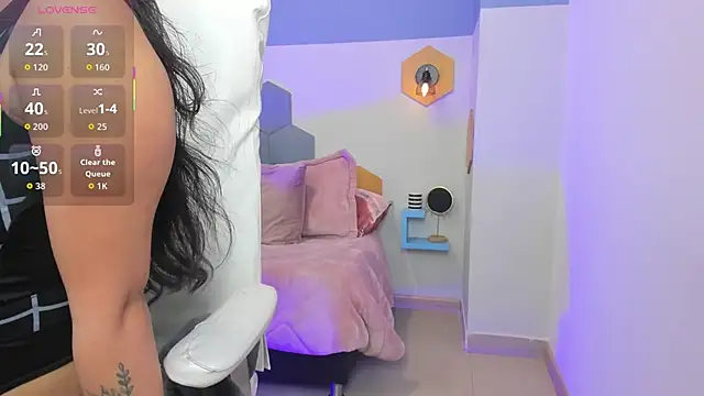 Chloe fischer  online show from 11, 10, 2025