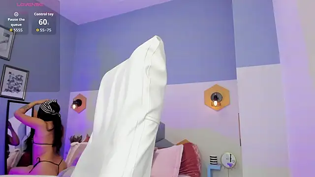 Chloe fischer  online show from 20, 11, 2025