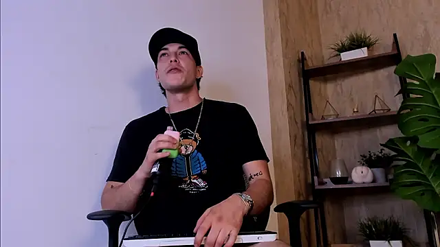 Snapshot of Karimferrer chatting on 4, 2, 2026 Karimferrer online show from 4, 2, 2026