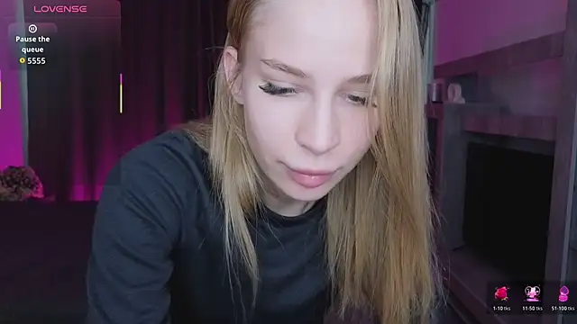 Snapshot of Elis_Fox chatting on 8, 3, 2026 Elis Fox online show from 8, 3, 2026