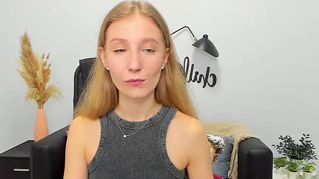 Snapshot of LolaWilsons chatting on 10, 3, 2025 LolaWilsons online show from 10, 3, 2025