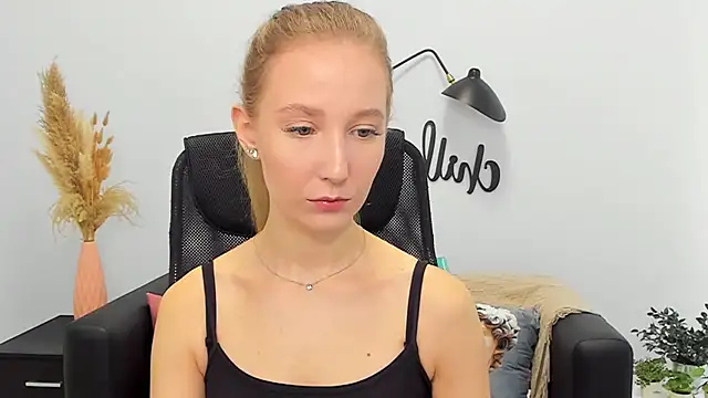 Snapshot of LolaWilsons chatting on 13, 3, 2025 LolaWilsons online show from 13, 3, 2025