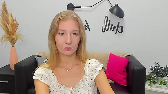 Snapshot of LolaWilsons chatting on 13, 9, 2025 LolaWilsons online show from 13, 9, 2025