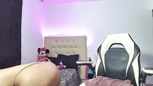 Isis brown7 online show from 21, 2, 2025