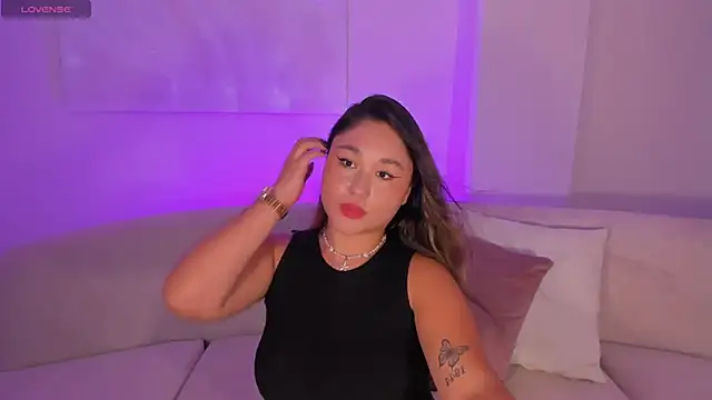 SamanthaConnor  online show from 4, 3, 2025