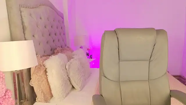 Snapshot of AshleyFerrer chatting on 17, 3, 2026 AshleyFerrer online show from 17, 3, 2026