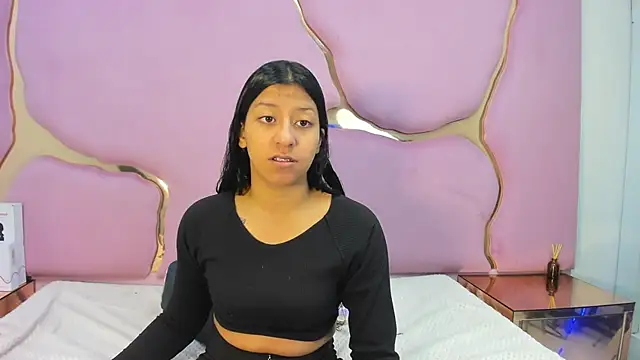 Snapshot of VaneLin18 chatting on 14, 11, 2025 VaneLin18 online show from 14, 11, 2025